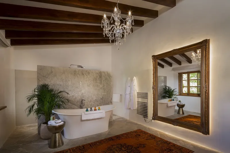 Vacation rental: Villa with sea and mountain views — photo 11