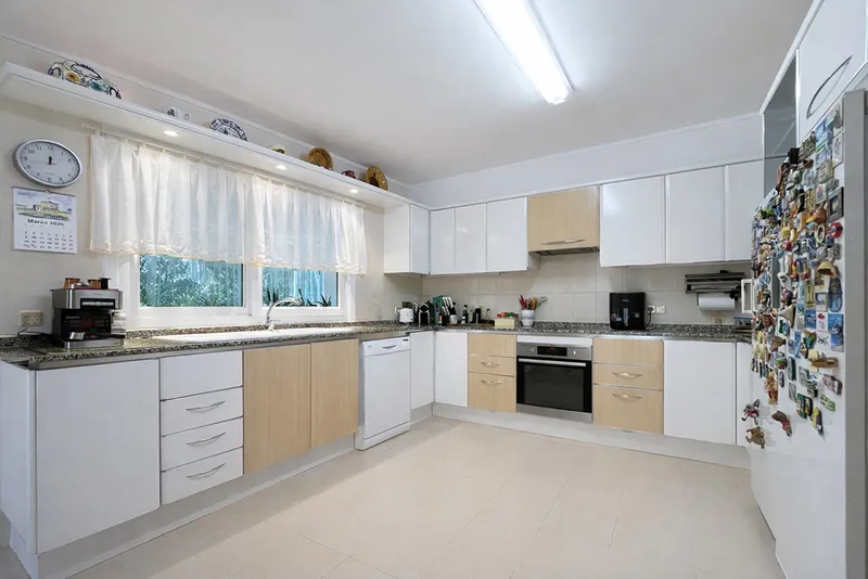 Spacious villa in Cas Català with partial sea views, an excellent location, and great potential — photo 9