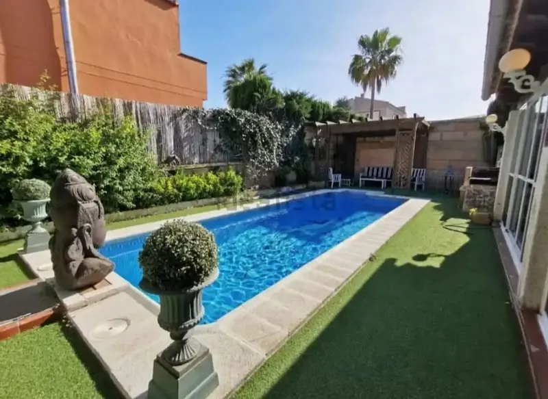 Semi-detached chalet with private pool, garden and large outdoor spaces in Ses Palmeres, Llucmajor — photo 1