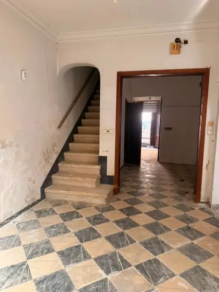 Two-storey house in Inca with several rooms and bathroom. Needs full renovation. Price €280,000. — photo 2