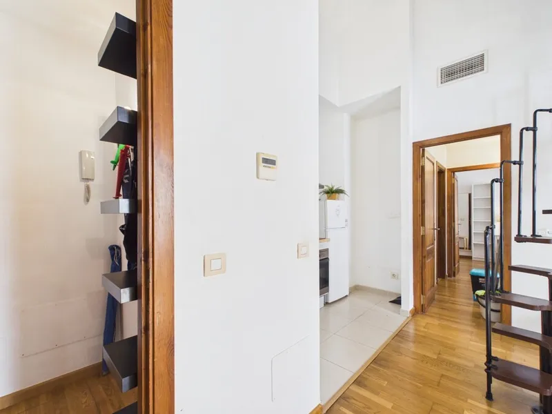 Charming Third-Floor Apartment in a Prestigious Old Town Building, near Plaza de la Mercè — photo 8