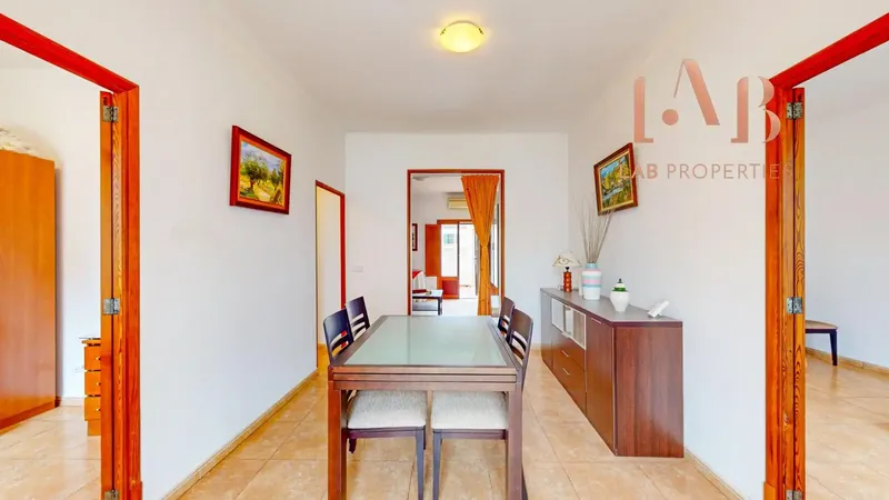 We present this interesting property consisting of two completely independent homes, each with its own access, making it — photo 6