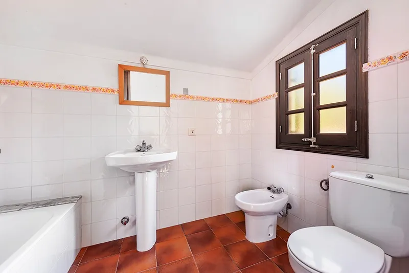 Pollença quiet location country property for sale with mountain view and covered terrace — photo 12