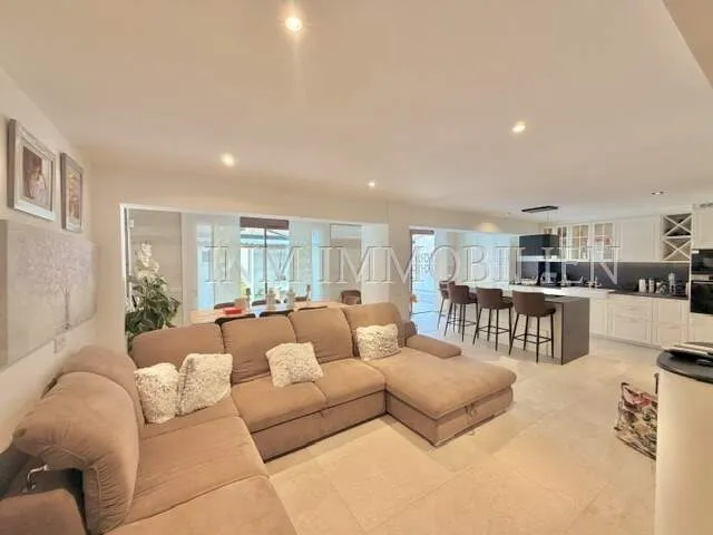 Furnished 110m² apartment with 4 rooms and terrace for rent — photo 1