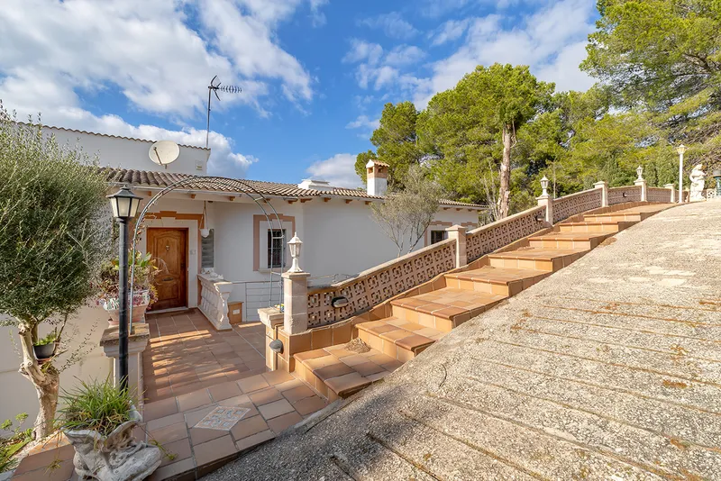 Villa in Santa Ponsa - beautifully landscaped garden with pool — photo 9