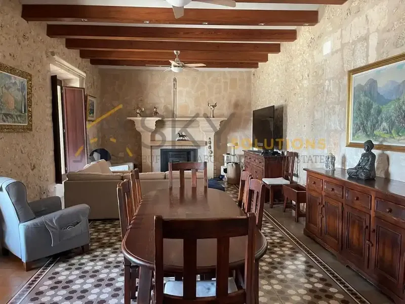 Rustic Farmhouse with Mallorcan Charm and Great Potential in Lloret de Vistalegre — photo 9