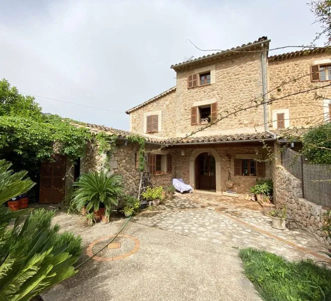 Recently renovated house of 200m2 with garden — photo 1