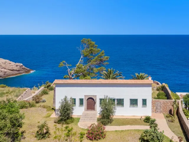 Incredible seafront finca with boathouse for sale in Banyalbufar, Mallorca — photo 1