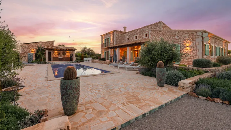 Impressive luxury finca in Porreres with olive plantation, vineyard and absolute privacy — photo 1