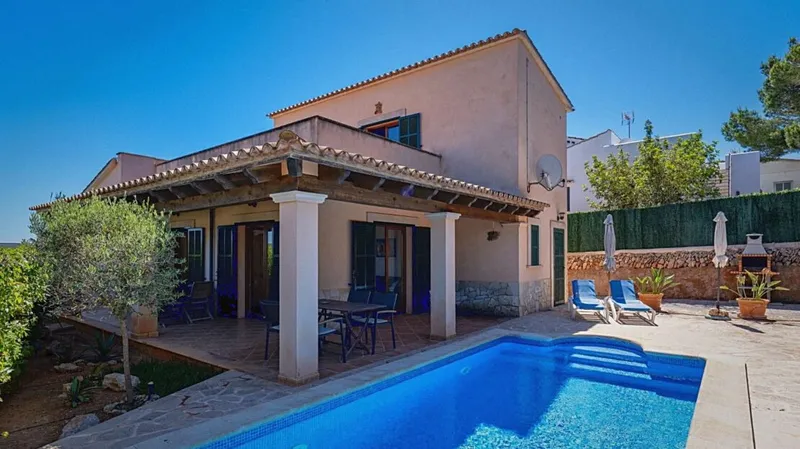 Chalet with pool and ETV in Cala Llombards – short walk to the sea — photo 1