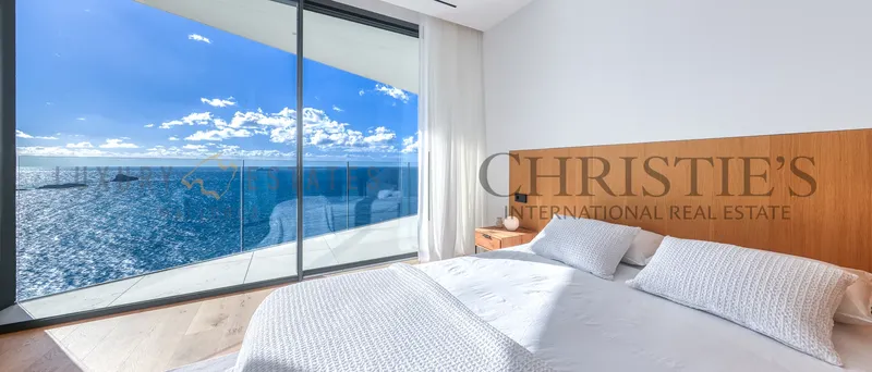 Luxury villa in Santa Ponsa in first sea line in direct proximity to Port Adriano — photo 12