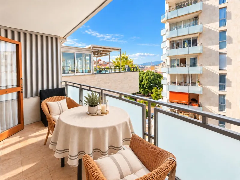 Piso con terraza y vistas al puerto en el Paseo Marítimo de Palma — photo 12