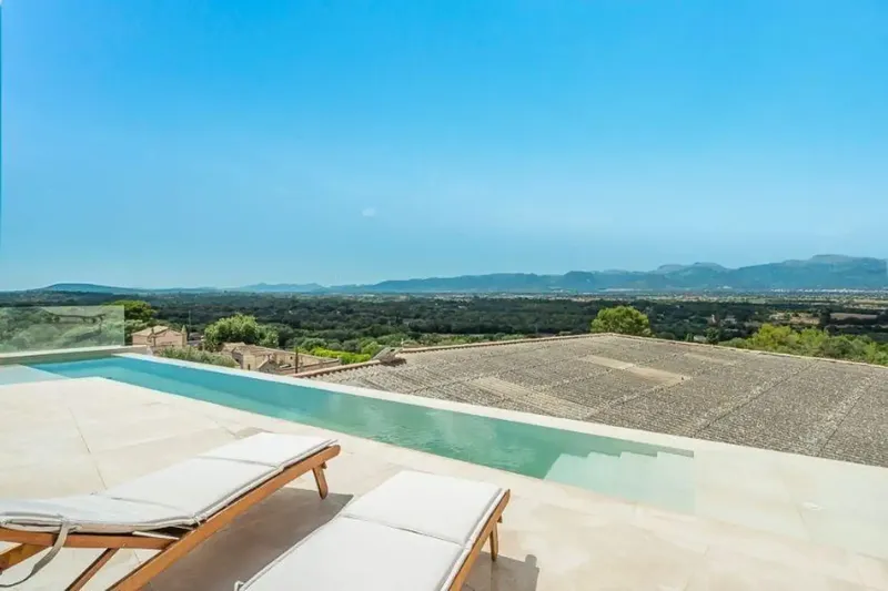 Welcome to your new luxury home! This detached villa offers everything your heart desires: from a heated indoor pool — photo 4