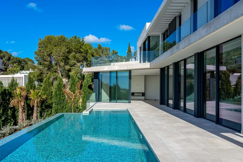 Luxurious new-build villa with pool — photo 2