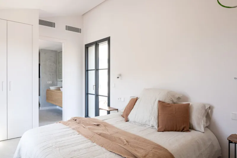 Elegant, Light Flooded, Newly Built Modern Country Home — photo 12
