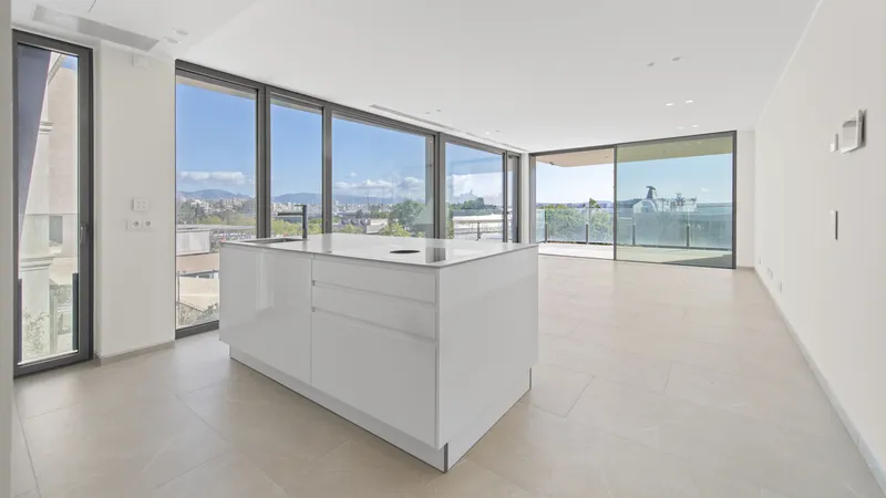 Fantastic new build apartment in Palma with sea and harbor views — photo 4