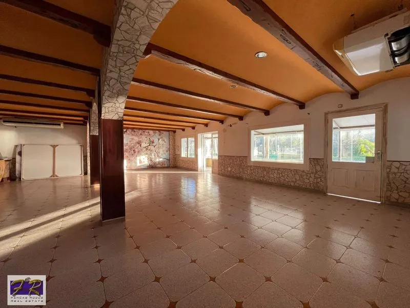 commercial in Alcudia — photo 1