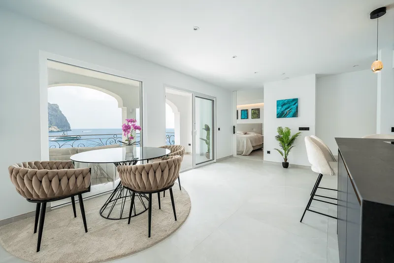 Seafront apartment with direct access in Cala LLamp — photo 6