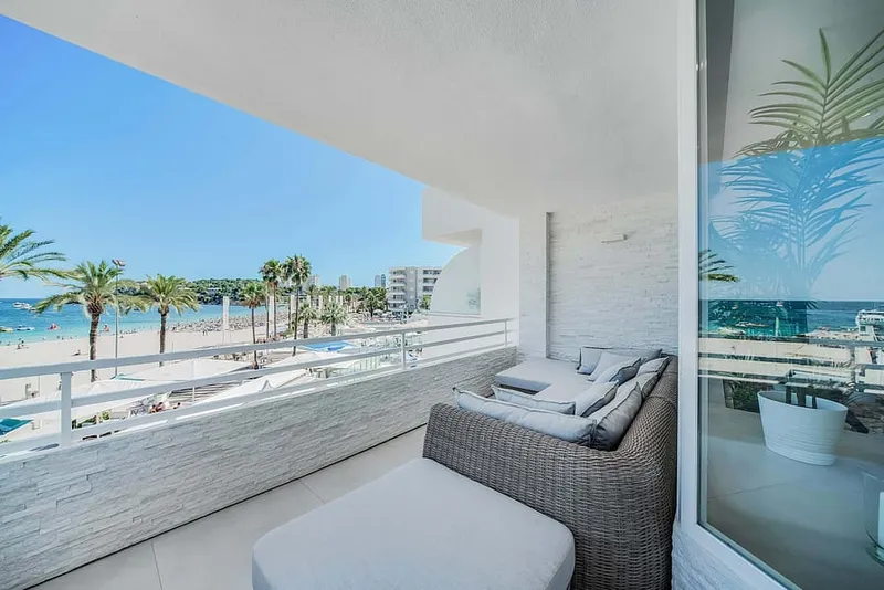 Modern apartment right on Magaluf beach — photo 5