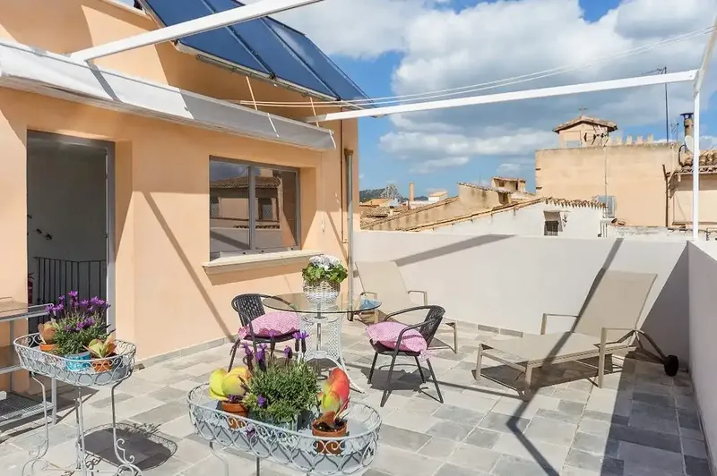 Acogedora y AMPLIA casa de pueblo en Llucmajor, totalmente reconstruida en el año 2017, con materiales y cerramientos de alta calidad. DISEÑ — photo 2