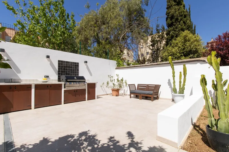 Ground floor apartment with large terrace and garden — photo 1
