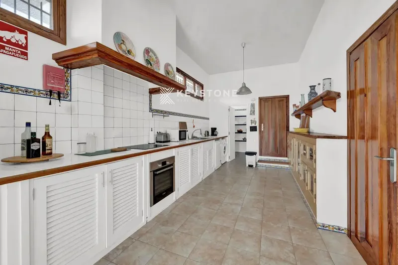 This impressive detached chalet, located in one of the most sought-after areas of Santa Ponsa, offers a perfect combination of location — photo 7