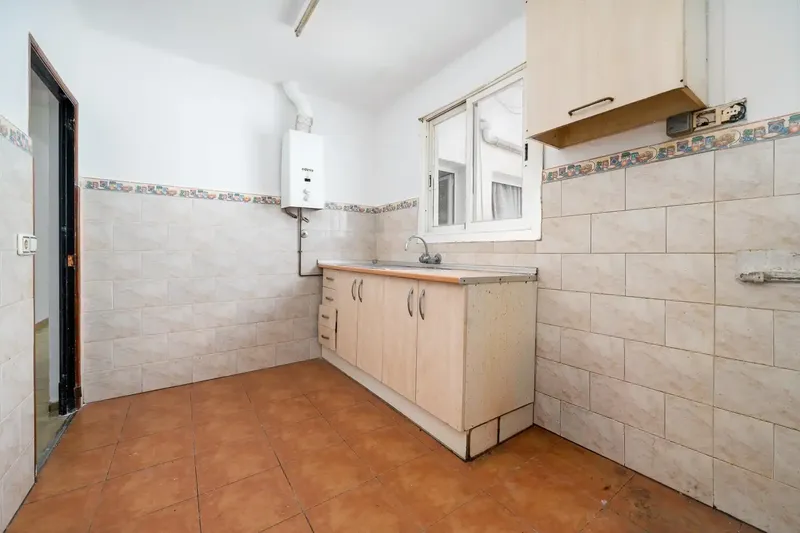 Piso en venta en Carrer Pilar Montaner — photo 3