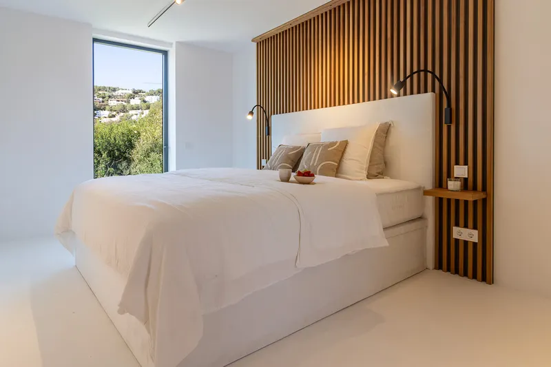 Modern luxury villa with breathtaking views in Costa d'en Blanes — photo 12