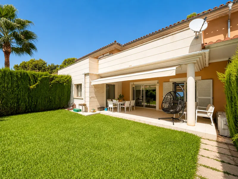 Spacious townhouse with private garden and pool in Cala Vinyas — photo 2