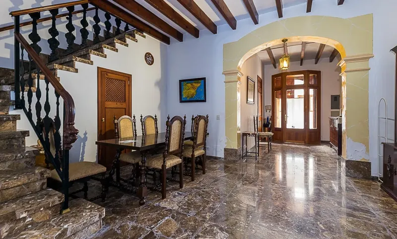 Gran casa de pueblo con patio — photo 1