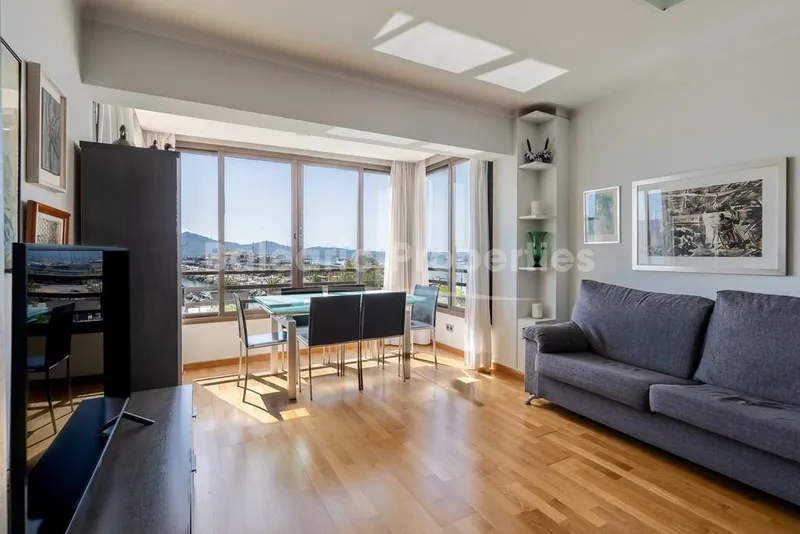 Beachfront apartment with sea views for sale in Puerto Pollensa, North Mallorca — photo 3