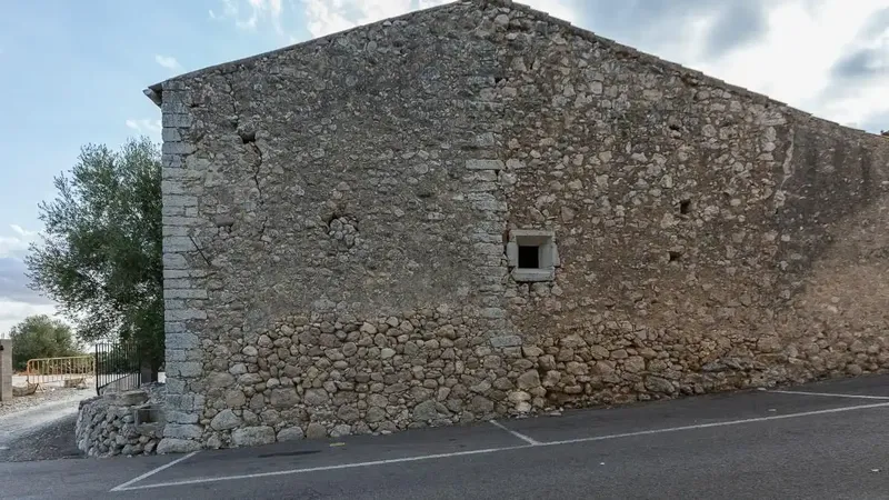 Old house for renovation in Moscari, 198 m2 built and possibility of second half-height floor on a 738 m2 plot with — photo 10