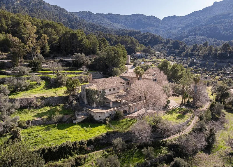 Mansion in Estellencs with olive oil production — photo 1