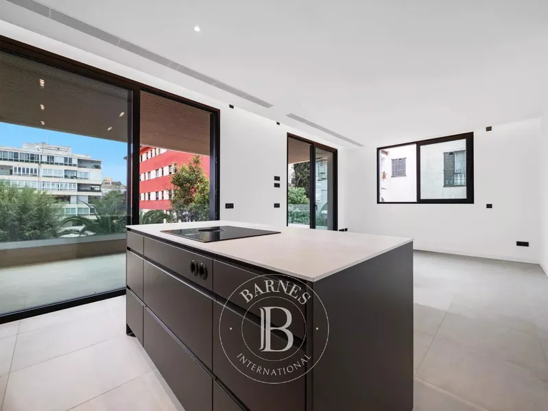 Modern Apartment with Dual Terraces and Abundant Natural Light — photo 3