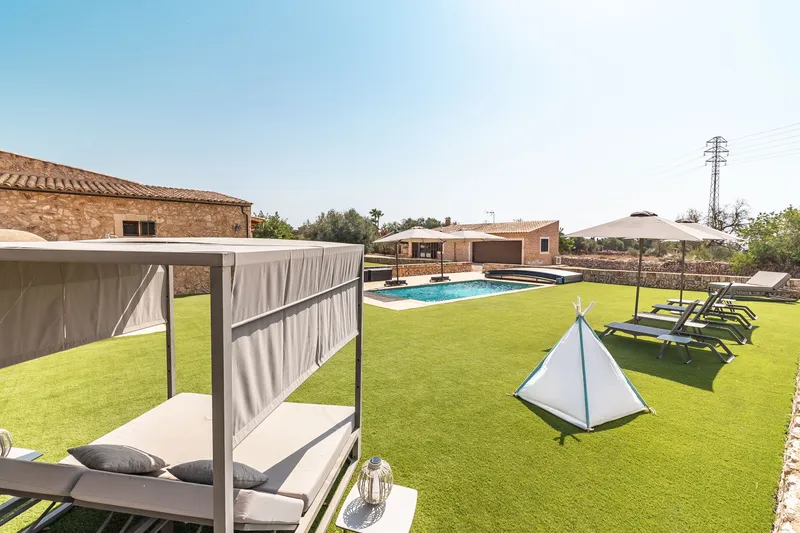 Natural stone finca for rent with 2 bedrooms and pool near Santanyi — photo 8