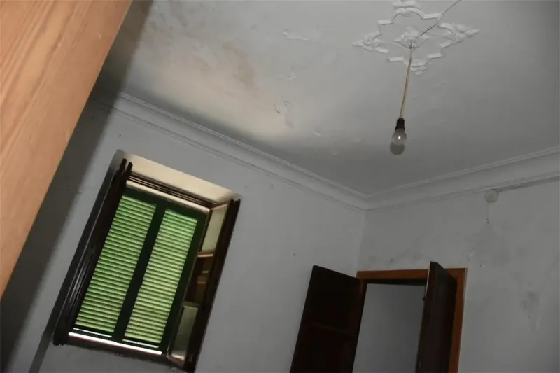 House for sale at Carrer Major 25, needs renovation. Private sale, no intermediaries. Includes a basic renovation project. — photo 4