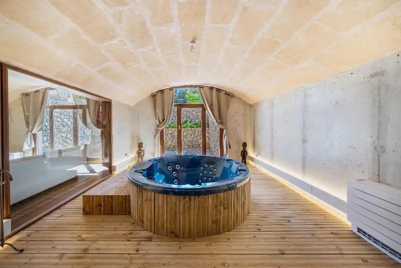 Private and quiet 182,000 m2 finca in Campanet with a 760 m2 newly built high-quality house with antique elements, such as bal — photo 8