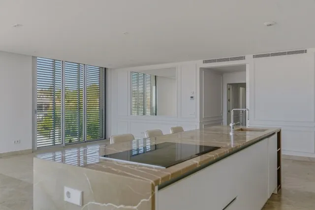 Luxury sea-view penthouse with roof terrace for sale in Palma, Mallorca — photo 9