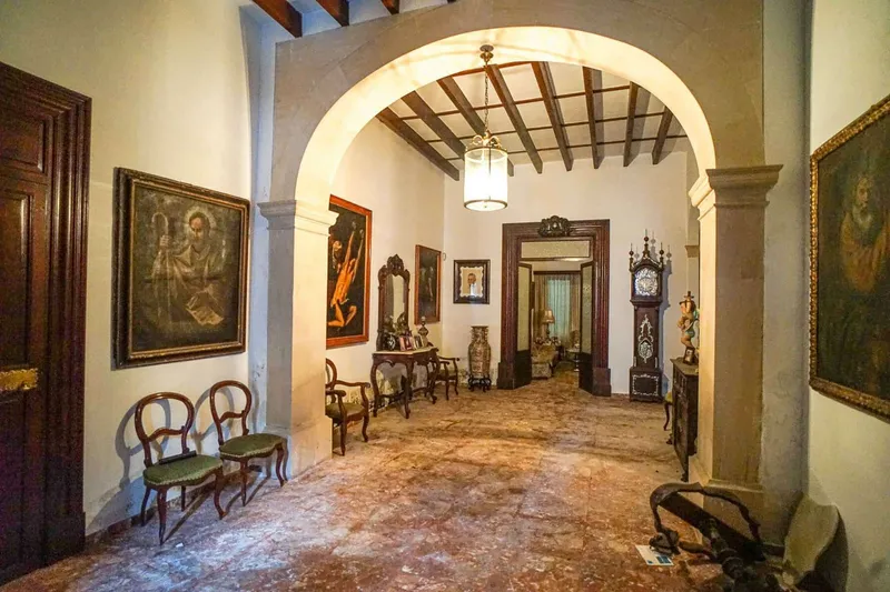 Manor house with attic and courtyard in Felanitx — photo 1