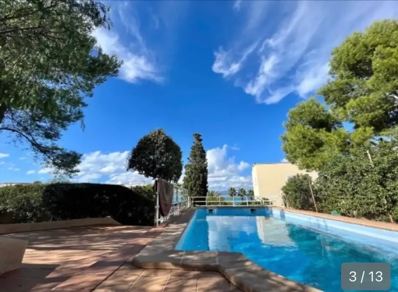 Located in a quiet and sought-after residential area of Cala Blava, just steps from the sea, this charming semi-detached Mediterranean-style villa — photo 2
