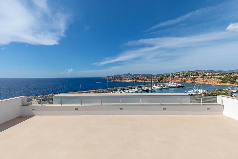 Exclusive new seafront luxury villa above Port Adriano — photo 11