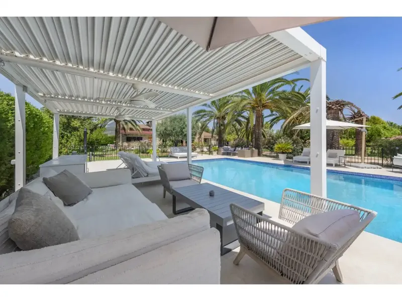 Located on a flat, sun-drenched plot of 8,300 m², this completely renovated finca perfectly combines Mallorcan charm — photo 6