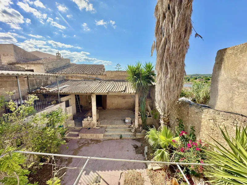 Rare opportunity… Historic village house with lots of potential for renovation in the heart of Porreres — photo 10