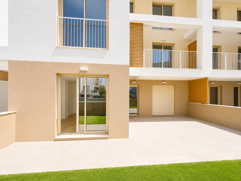 Modern new apartment with private garden in a prestigious development in Palmanova Mas — photo 12
