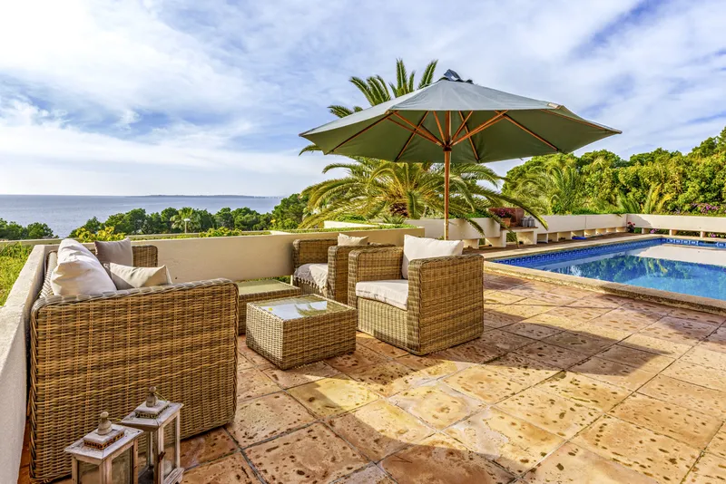 Exclusive villa with pool, guest apartment, wellness area and spectacular sea views — photo 2