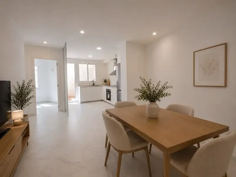 In the very center, in a stately building with elevator, we find this third floor recently finished of approximately 140 m² usable, a home — photo 2
