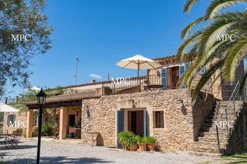 Boutique Hotel with 5 Suites & 68,000 m² in Artà — photo 1