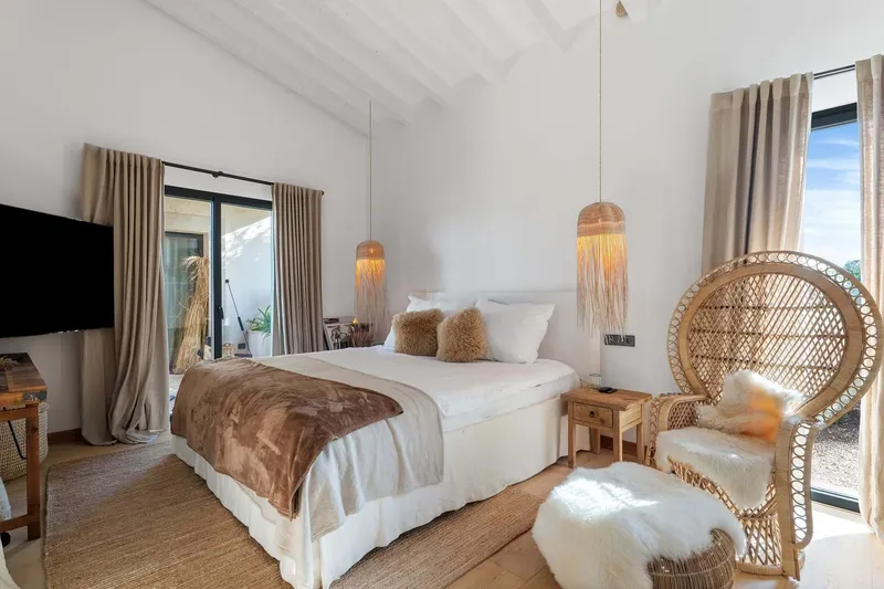 Property in Llucmajor with guest house — photo 3