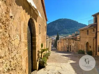 Charming House in the Heart of Pollença with Commercial Possibility — photo 2