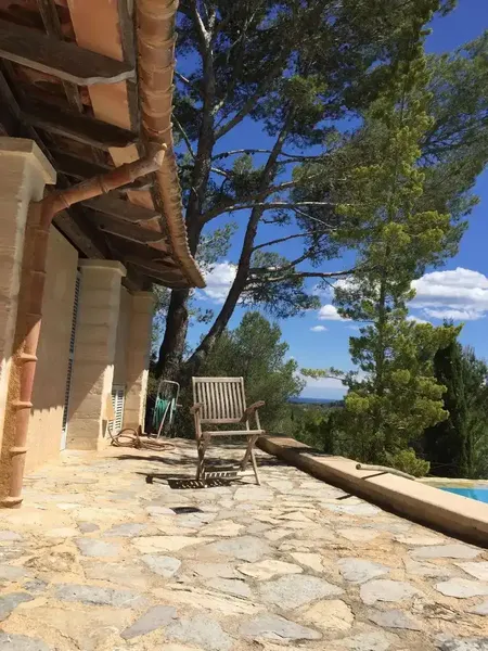 Sumérgete en el encanto del Mediterráneo en esta preciosa finca rural situada en Mallorca, en una ladera que regala vistas panorámicas a las — photo 11